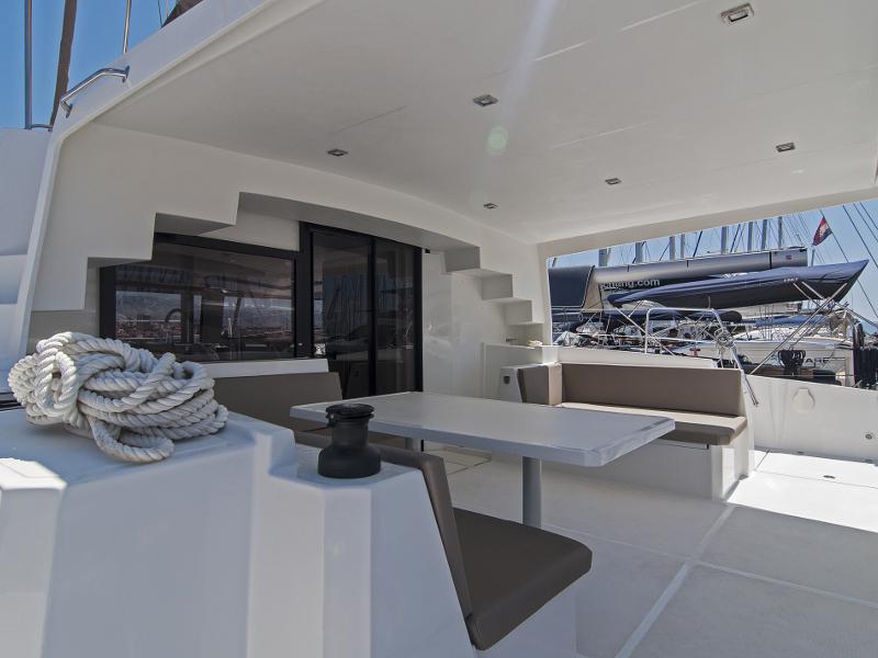 Book yachts online - catamaran - Bali 4.5 - Adria Nikita - rent