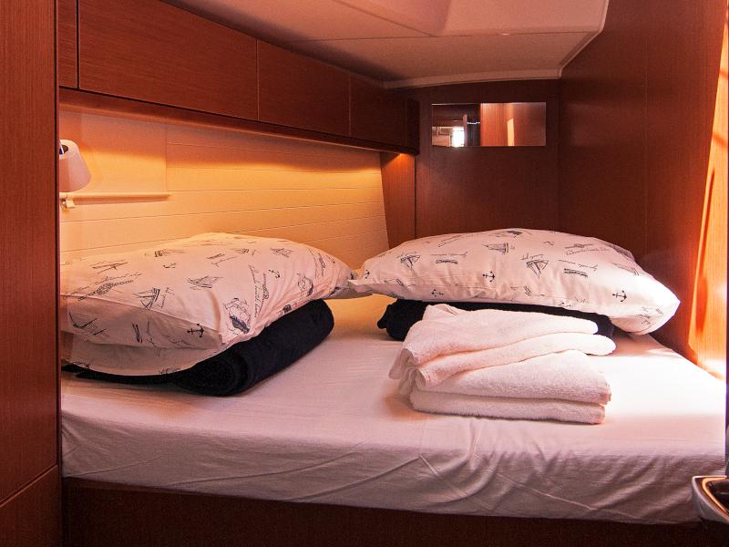 Book yachts online - sailboat - Bavaria Cruiser 46 - Adria Sonja - rent