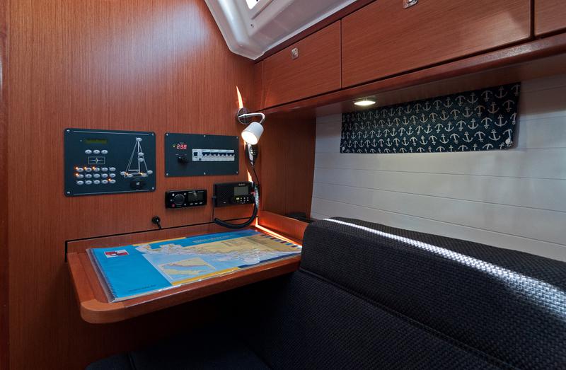 Book yachts online - sailboat - Bavaria 37 Cruiser - Adria Sun - rent