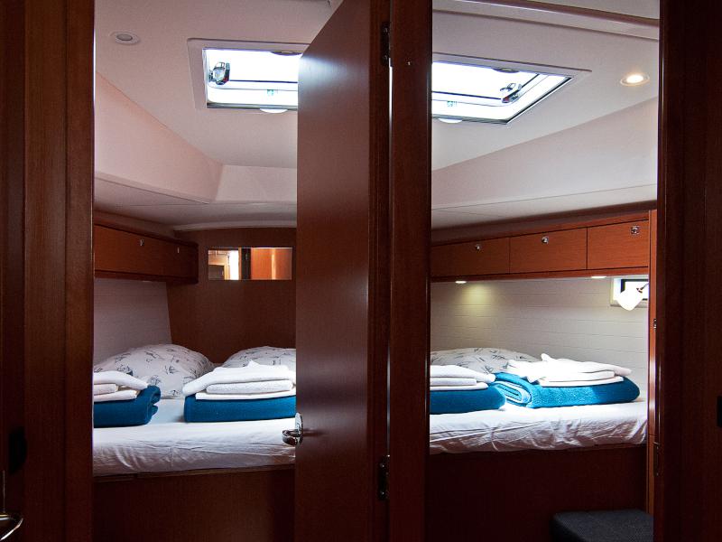 Book yachts online - sailboat - Bavaria Cruiser 46 - Brilliant Kiss - rent