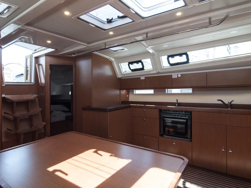 Book yachts online - sailboat - Bavaria Cruiser 46 - Adria Mimi - rent