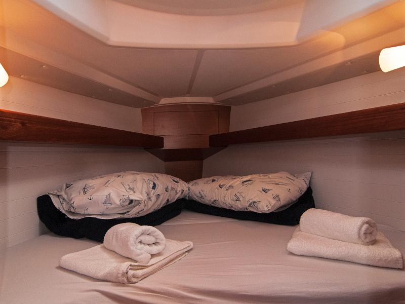 Book yachts online - sailboat - Bavaria Cruiser 34 - Adria Tina - rent