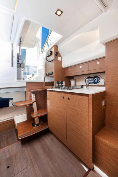 Book yachts online - motorboat - Jeanneau Cap Camarat 10.5 WA - Jeanneau Cap Camarat 10.5 WA - rent