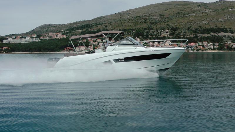 Book yachts online - motorboat - Jeanneau Cap Camarat 10.5 WA - Jeanneau Cap Camarat 10.5 WA - rent