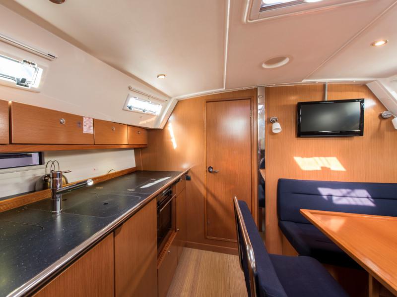 Book yachts online - sailboat - Bavaria 40 Cruiser - Poseidonia - rent
