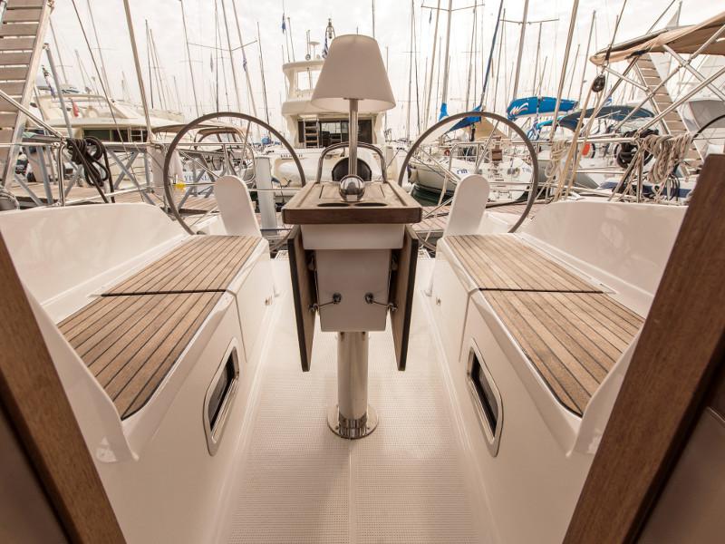 Book yachts online - sailboat - Bavaria Cruiser 37 - Astravi - rent