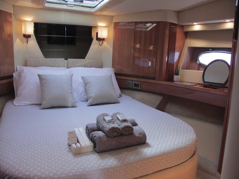 Book yachts online - motorboat - Sealine T60 - Nikkim - rent