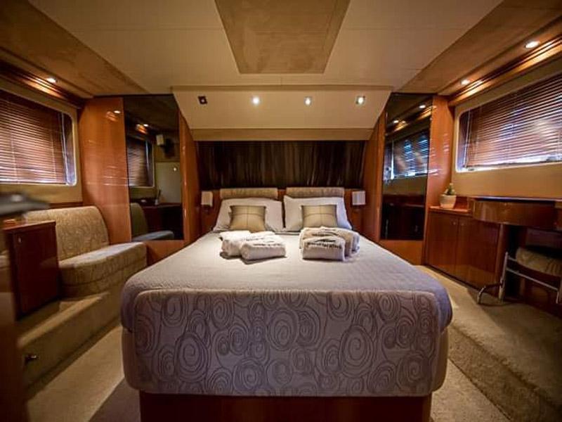 Book yachts online - motorboat - Sealine T60 - Nikkim - rent