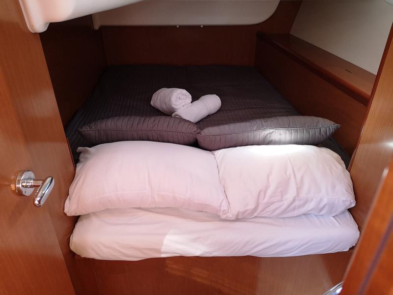 Book yachts online - sailboat - Oceanis 43 - Skyfall - Bow &amp; Solar - rent