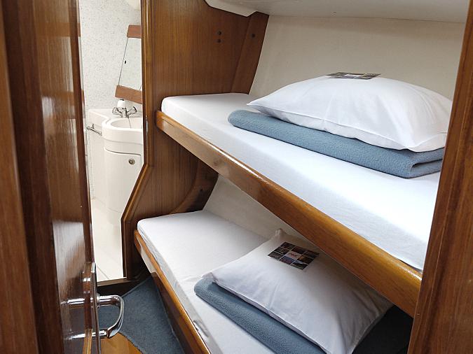 Book yachts online - sailboat - Elan 431 - SAGITARIUS - rent