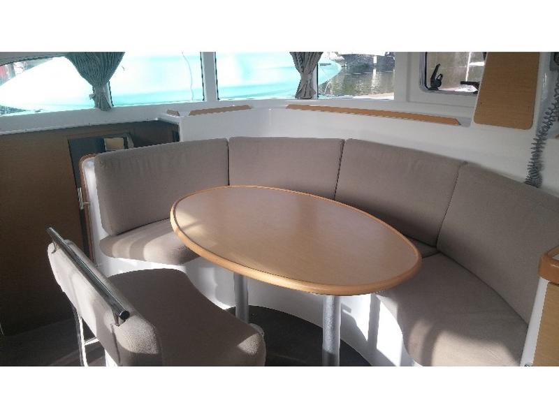 Book yachts online - catamaran - Lagoon 380 S2 - Manuela - rent