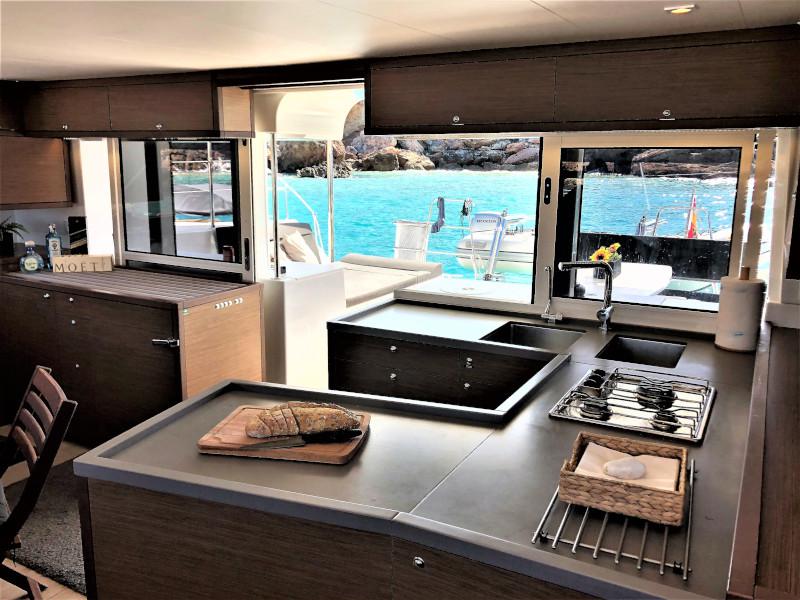 Book yachts online - catamaran - Lagoon 450 - GENIA - rent