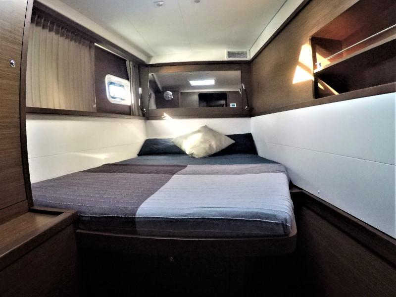 Book yachts online - catamaran - Lagoon 450 - GENIA - rent