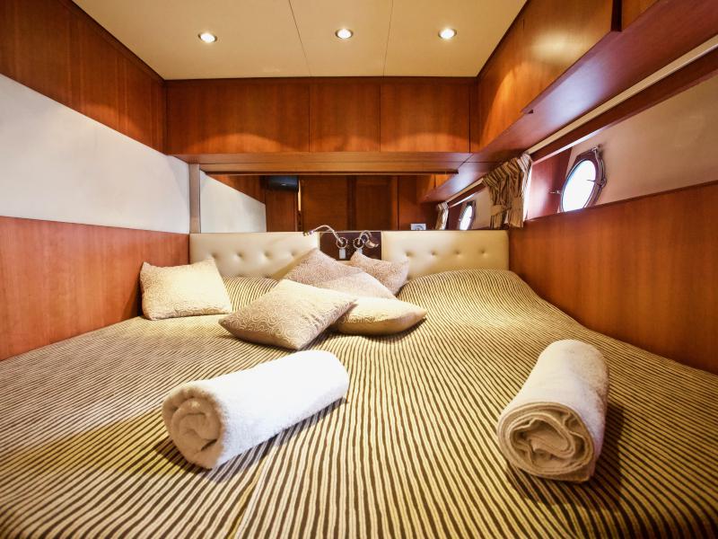 Book yachts online - motorboat - Aicon 75 - Lutetia - rent