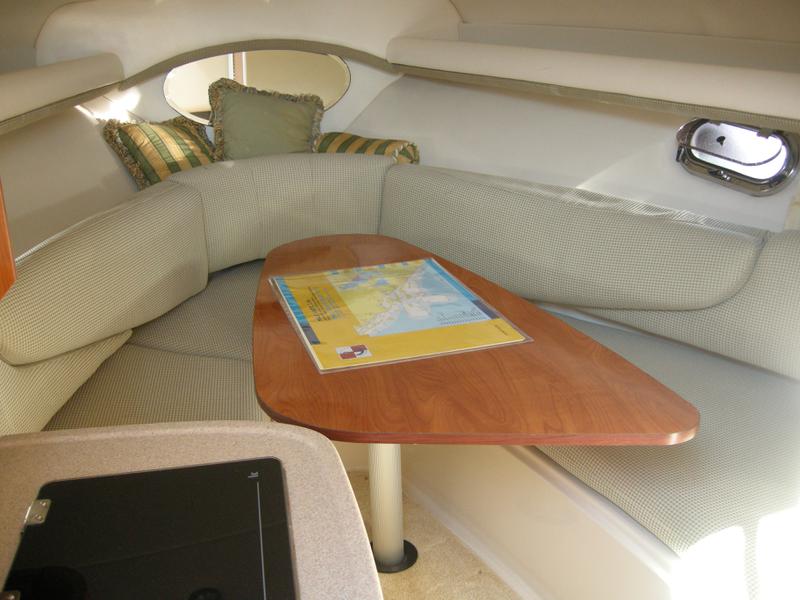 Book yachts online - motorboat - Four Winns 248 - IZA - rent