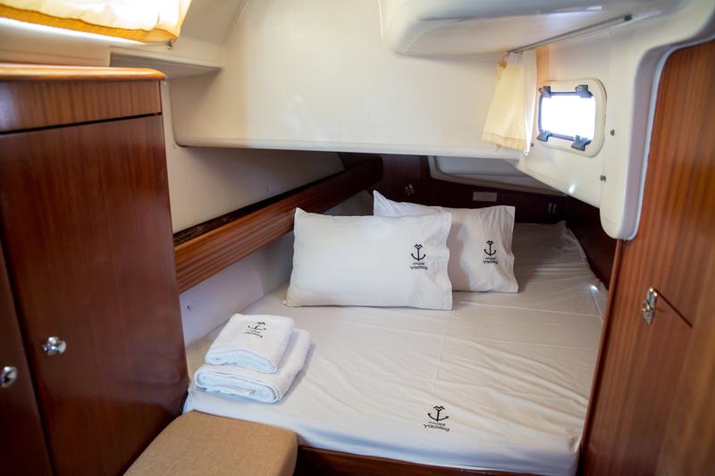 Book yachts online - sailboat - Bavaria 44 - Bavaria 44 (2002) - rent