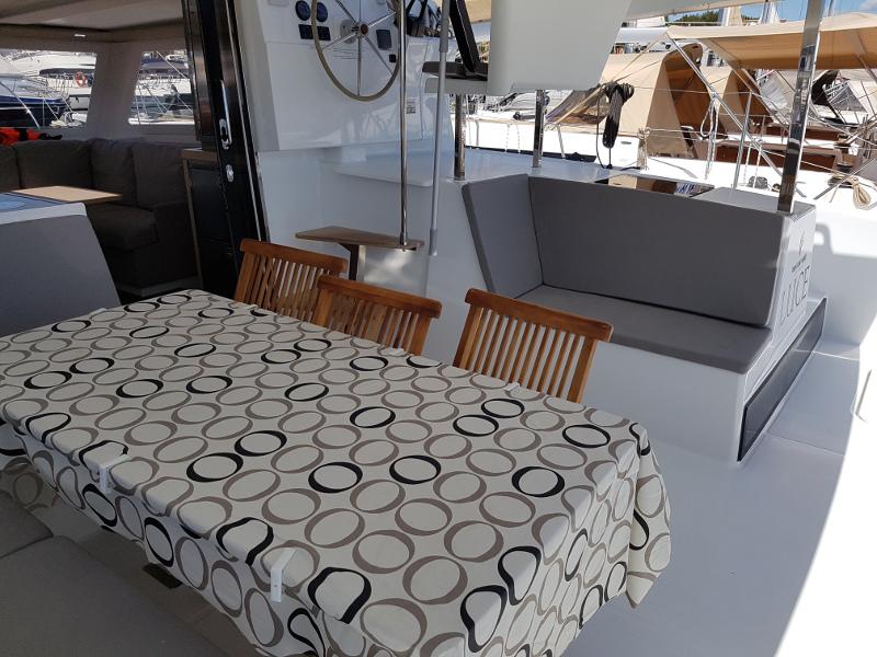Book yachts online - catamaran - Fountaine Pajot Lucia 40 - Luce, A/C - Generator, A/C, Watermaker - 2017. - rent