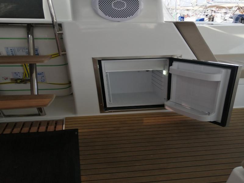 Book yachts online - catamaran - Saona 47 - Aquarius III - rent