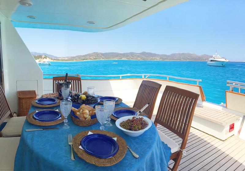 Book yachts online - motorboat - Falcon 76 - Lady Bibi - rent
