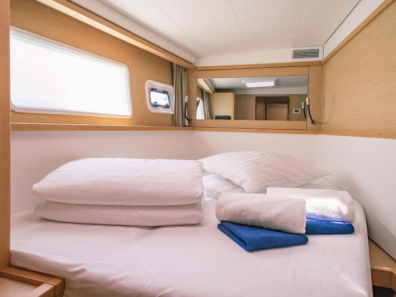 Book yachts online - catamaran - Lagoon 450  Flybridge - Rakhel - rent