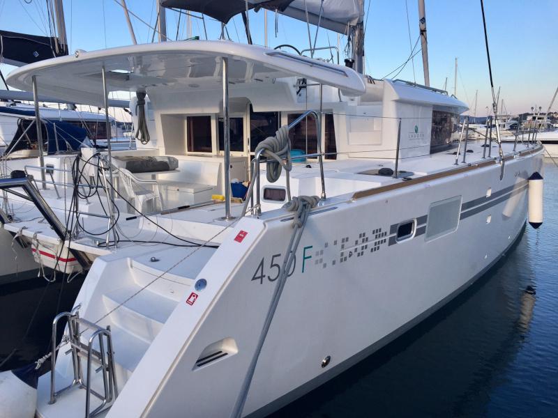 Book yachts online - catamaran - Lagoon 450  Flybridge - Diva - rent