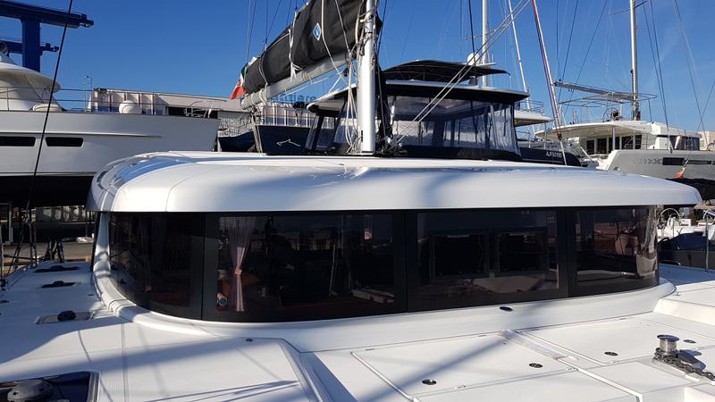 Book yachts online - catamaran - Lagoon 42 - Beta Serpentis (A/C, WM, Generator, Inverter) - rent
