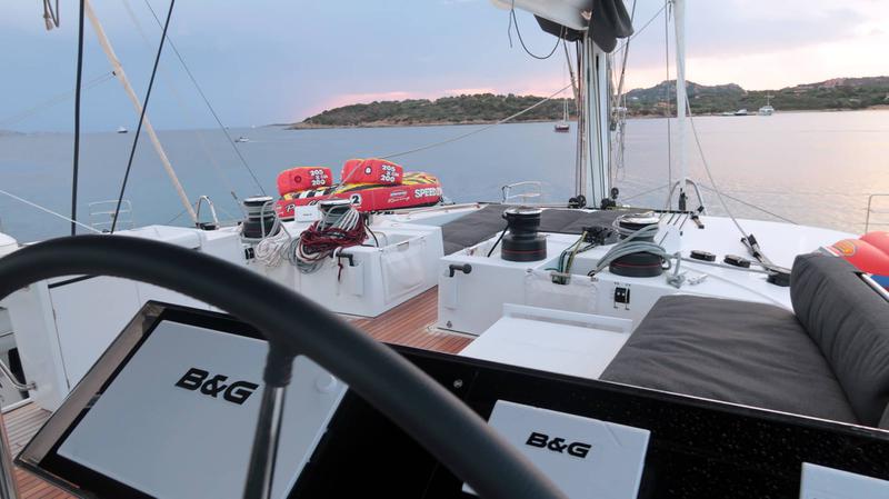 Book yachts online - catamaran - Lagoon 620 - Blue Eclipse - rent