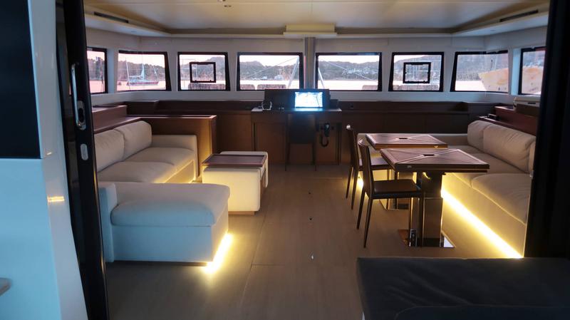 Book yachts online - catamaran - Lagoon 620 - Blue Eclipse - rent