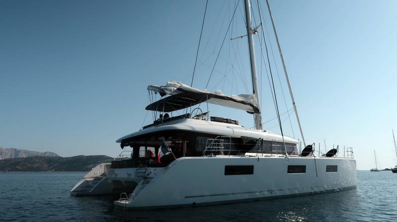 Book yachts online - catamaran - Lagoon 620 - Blue Eclipse - rent