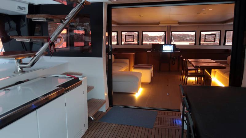 Book yachts online - catamaran - Lagoon 620 - Blue Eclipse - rent