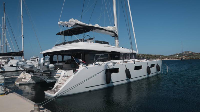 Book yachts online - catamaran - Lagoon 620 - Blue Eclipse - rent