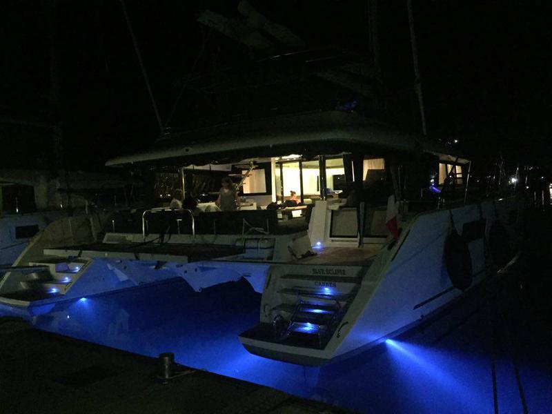 Book yachts online - catamaran - Lagoon 620 - Blue Eclipse - rent