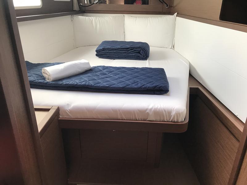 Book yachts online - catamaran - Lagoon 450F - Rigel Kentaurus (SXM) - rent