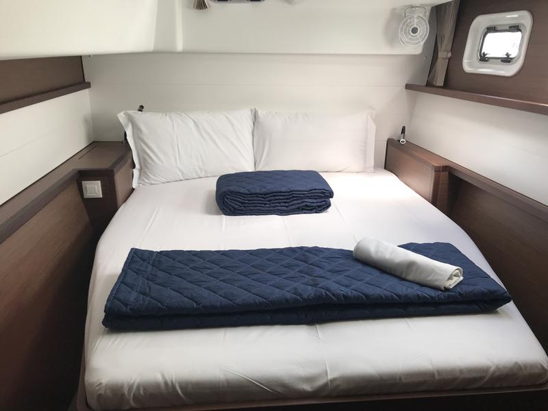 Book yachts online - catamaran - Lagoon 450F - Rigel Kentaurus (SXM) - rent