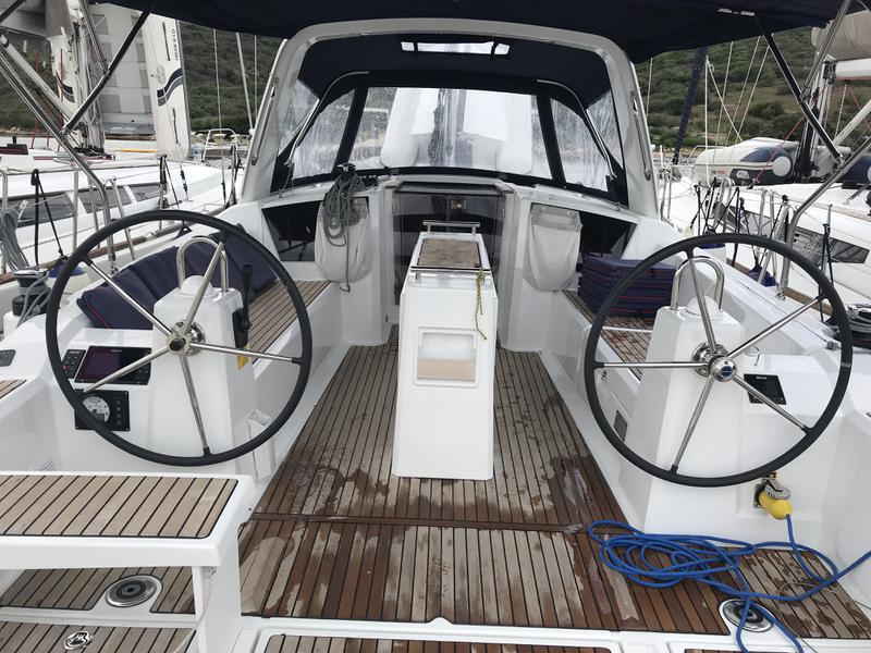 Book yachts online - sailboat - Oceanis 38.1 - Avior - rent