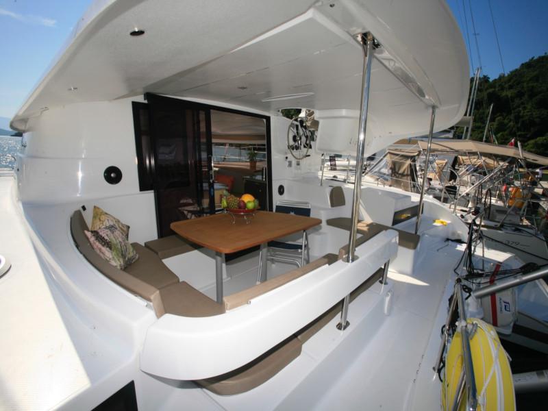 Book yachts online - catamaran - Lipari 41 - Cedro IV - rent