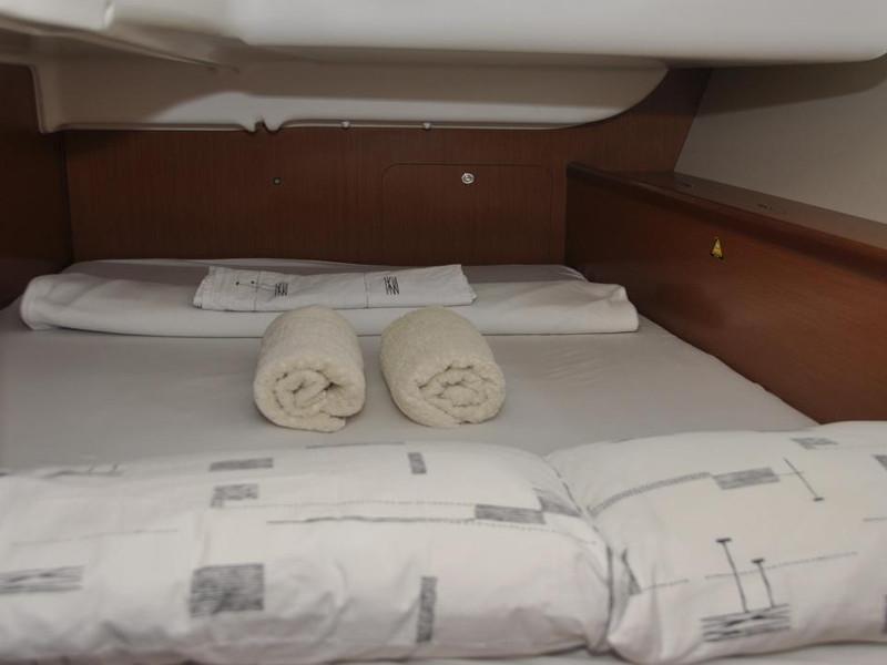 Book yachts online - sailboat - Oceanis 40 - Black Pearl - rent