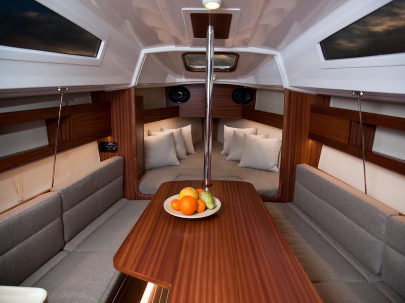 Book yachts online - sailboat - Maxus 26 Prestige 7/2 - VELA - rent