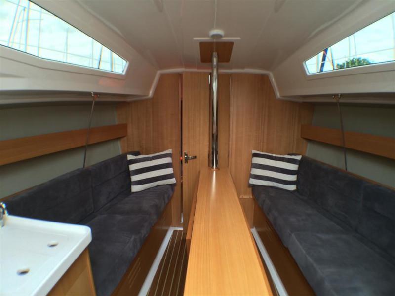 Book yachts online - sailboat - Maxus 26 Prestige 8/1 - TAURUS - rent
