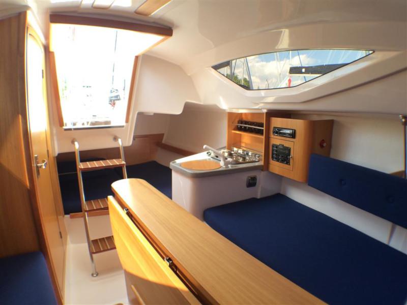Book yachts online - sailboat - Maxus 22 Prestige - KEFISO - rent