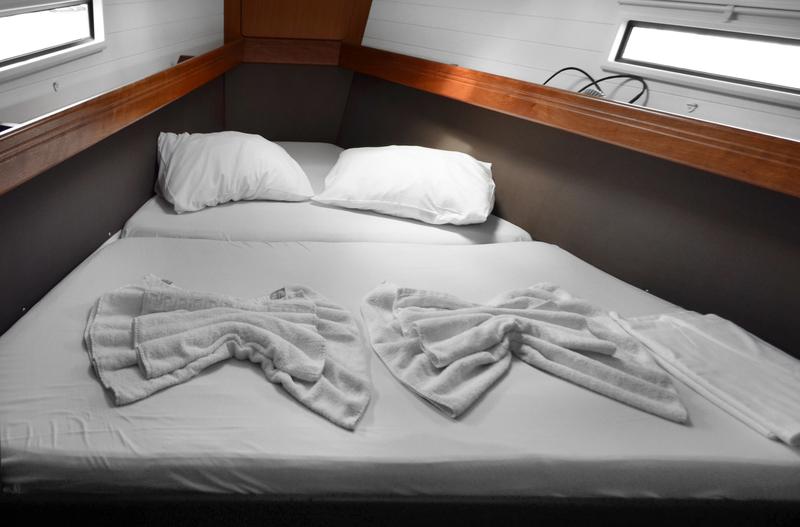 Book yachts online - sailboat - Bavaria Cruiser 41 - Anemos - rent