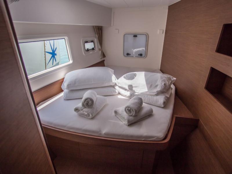 Book yachts online - catamaran - Lagoon 42 - Mitra - rent
