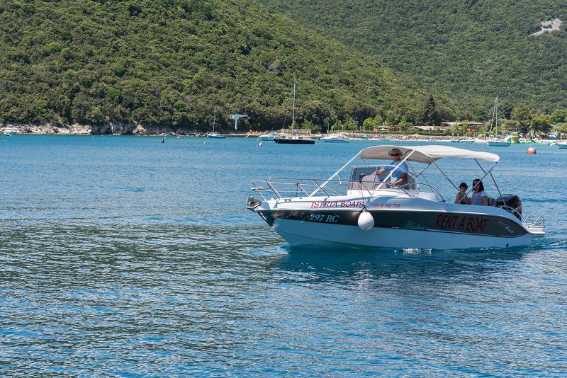 Book yachts online - motorboat - Bluline 23 Sundeck - MIRIAM - rent
