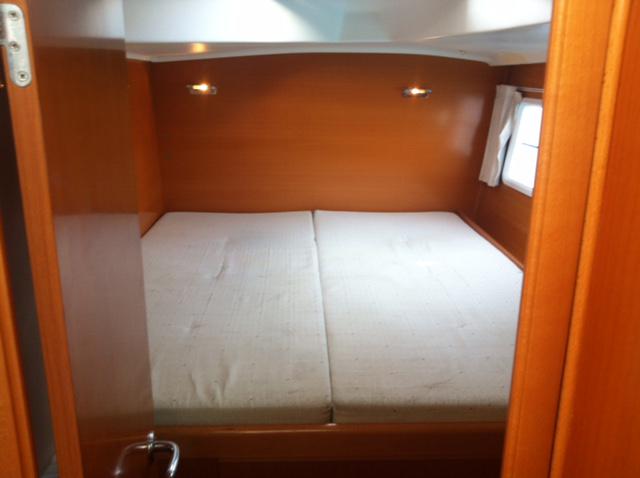 Book yachts online - catamaran - Lagoon 380 - Homo Delphinus - rent