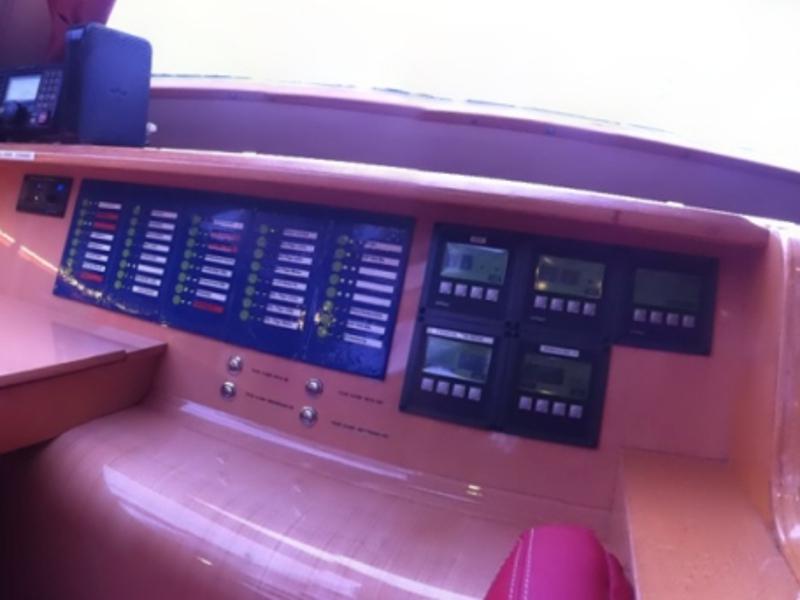 Book yachts online - catamaran - Privilege 45 - Laura - rent
