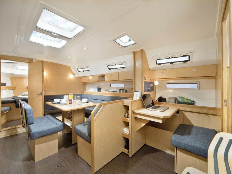 Book yachts online - sailboat - Bavaria Cruiser 40 - B40-13 - rent