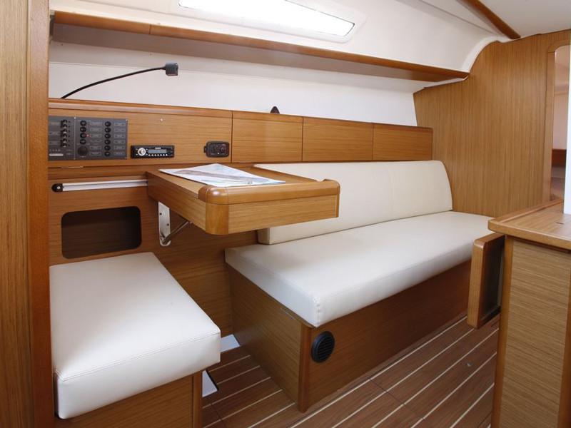 Book yachts online - sailboat - Sun Odyssey 33i - MARE D'ORO - rent