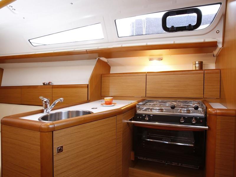 Book yachts online - sailboat - Sun Odyssey 33i - MARE D'ORO - rent