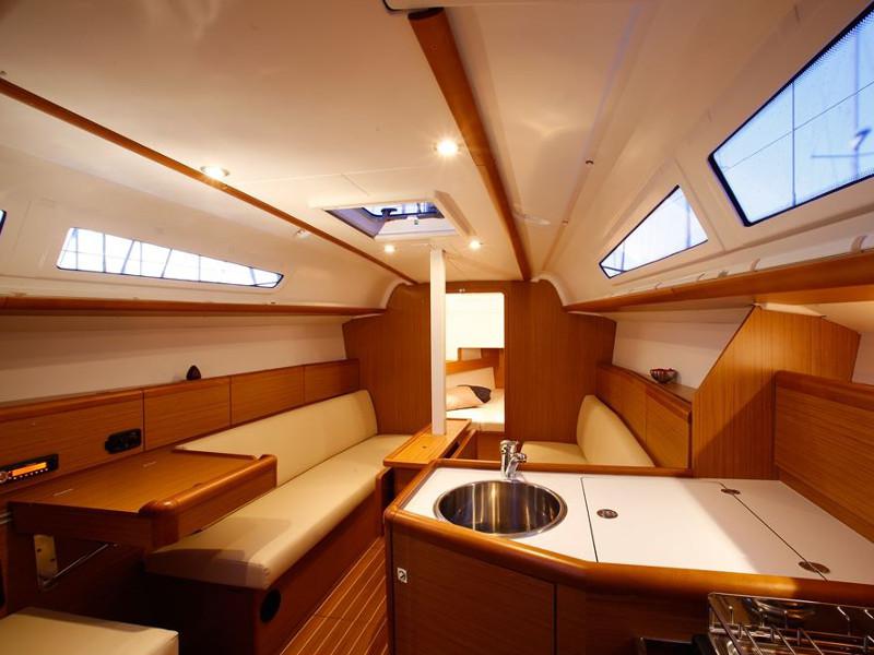 Book yachts online - sailboat - Sun Odyssey 33i - MARE D'ORO - rent