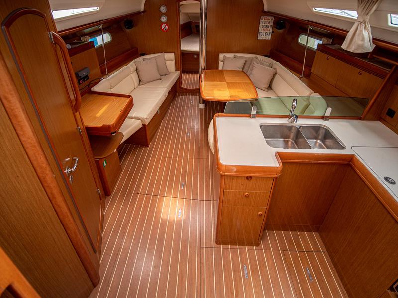 Book yachts online - sailboat - Sun Odyssey 42 i Performance - Mila - rent